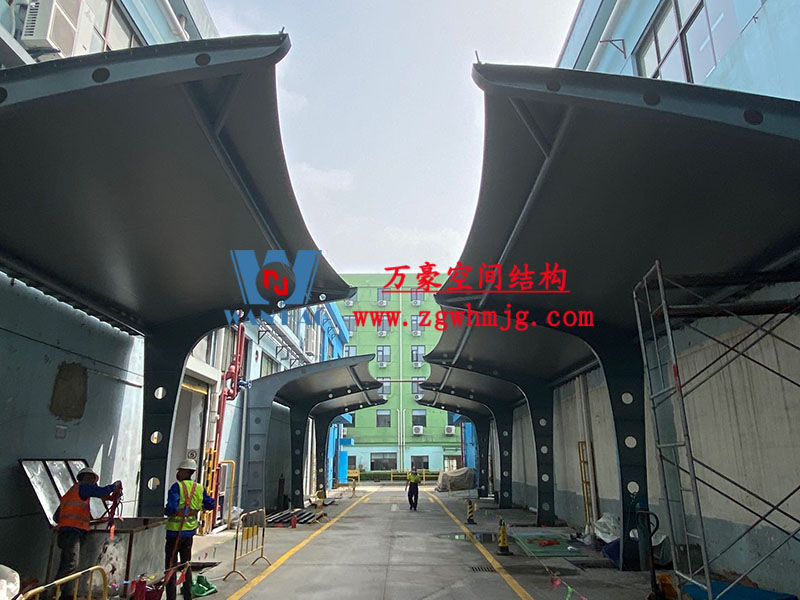 膜結(jié)構(gòu)車棚定做哪里好？膜結(jié)構(gòu)生產(chǎn)廠家哪家好？