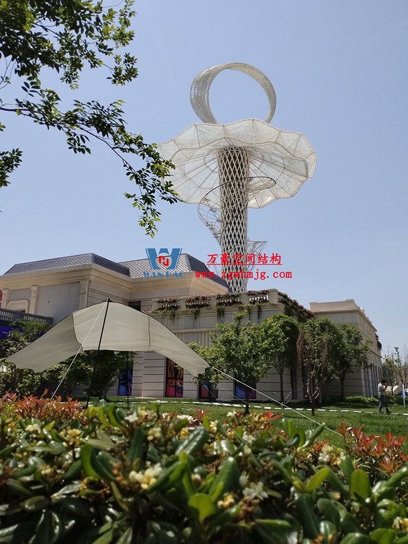 身姿輕盈，造型優(yōu)美的膜結(jié)構(gòu)建筑