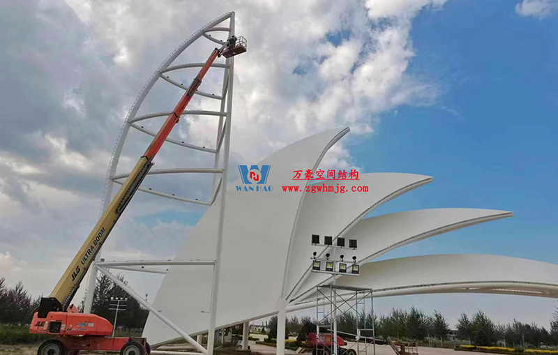 陜西定邊馬蓮灘沙漠公園鋼膜結(jié)構(gòu)工程“奮力快跑”，工程“進(jìn)度條”刷新了!