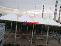 張拉膜結(jié)構(gòu)雨棚遮陽棚好嗎？為什么張拉膜雨棚遮陽棚如此受歡迎？