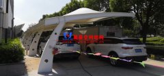 鋼膜結(jié)構(gòu)車棚價(jià)格多少錢？鋼膜結(jié)構(gòu)車棚一平米報(bào)價(jià)造價(jià)決定因素有哪些？