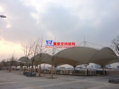 膜結(jié)構(gòu)膜面怎么二次張拉？張拉膜膜面二次張拉的方法是什么？
