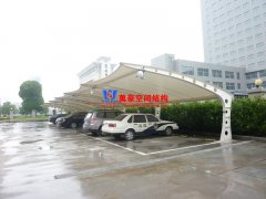 膜結(jié)構(gòu)車棚膜材熱合工藝是怎樣的？需要注意哪些事項(xiàng)？