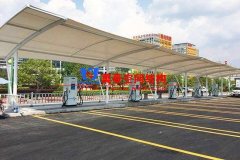 充電樁膜結(jié)構(gòu)車棚有什么特點(diǎn)？為何如此受歡迎？
