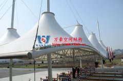 怎樣判斷膜結(jié)構(gòu)施工質(zhì)量的好壞？張拉膜結(jié)構(gòu)施工質(zhì)量判斷方法有哪些？